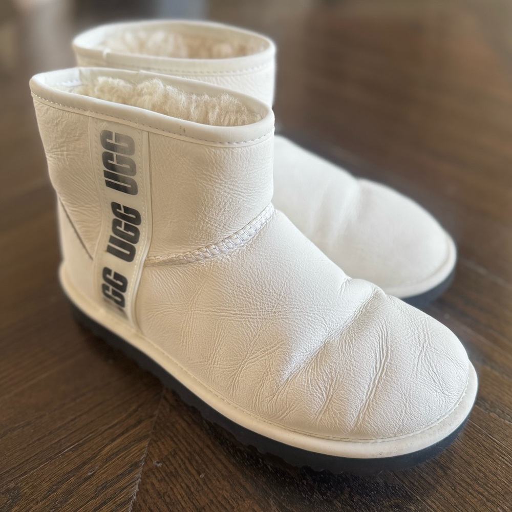 UGG Mini Side Logo Boots